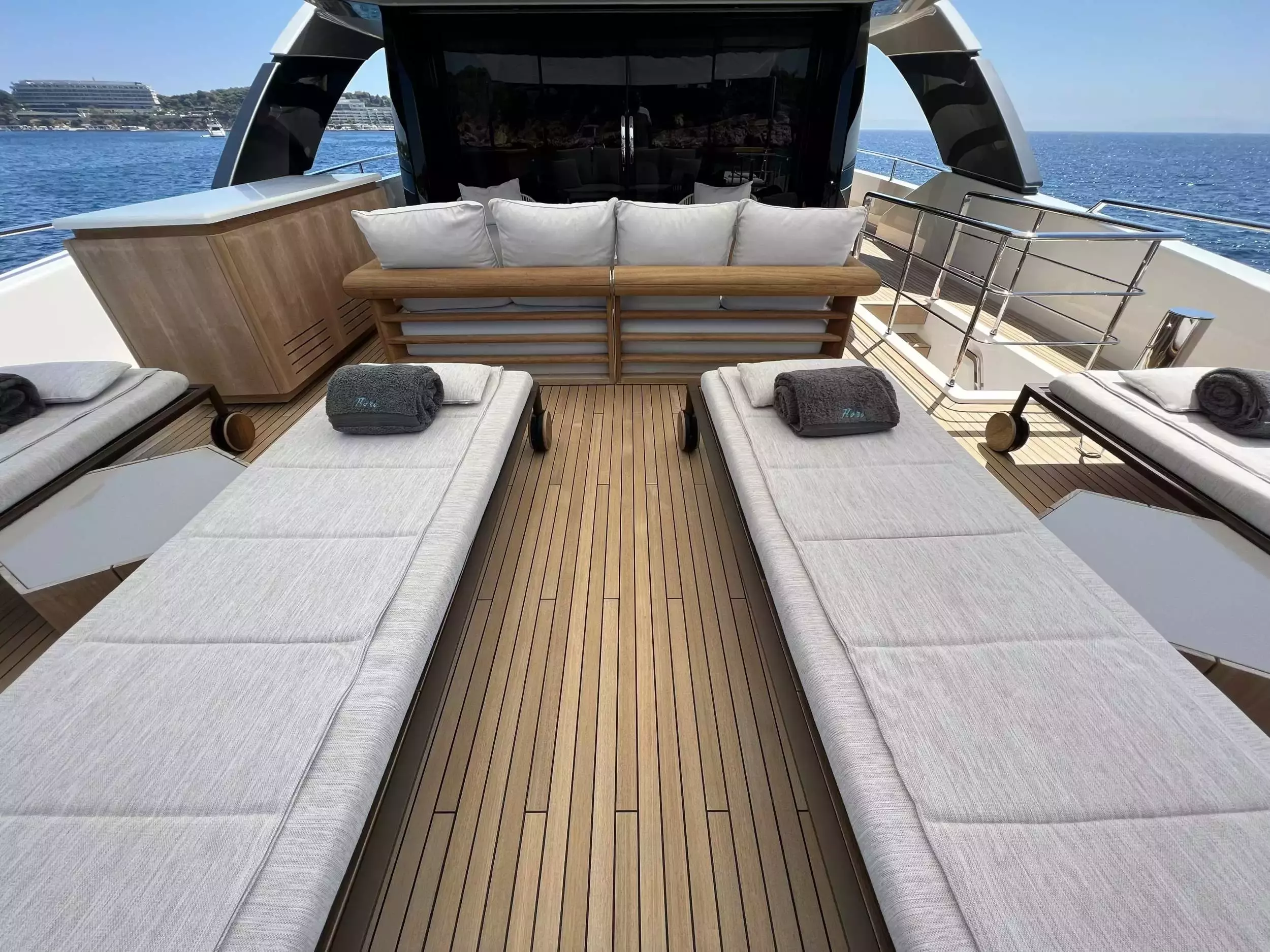 Flori by Sanlorenzo - Special Offer for a private Motor Yacht Charter in Lavrion with a crew