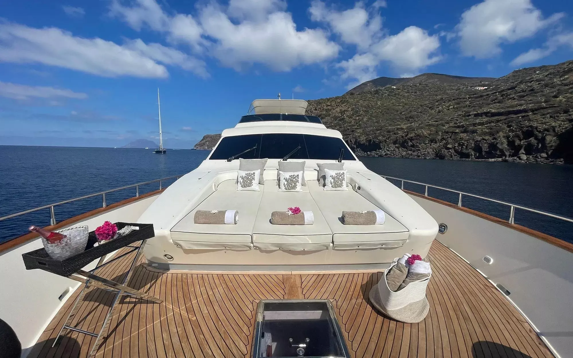 Bianca II by Canados - Special Offer for a private Motor Yacht Charter in Naples with a crew
