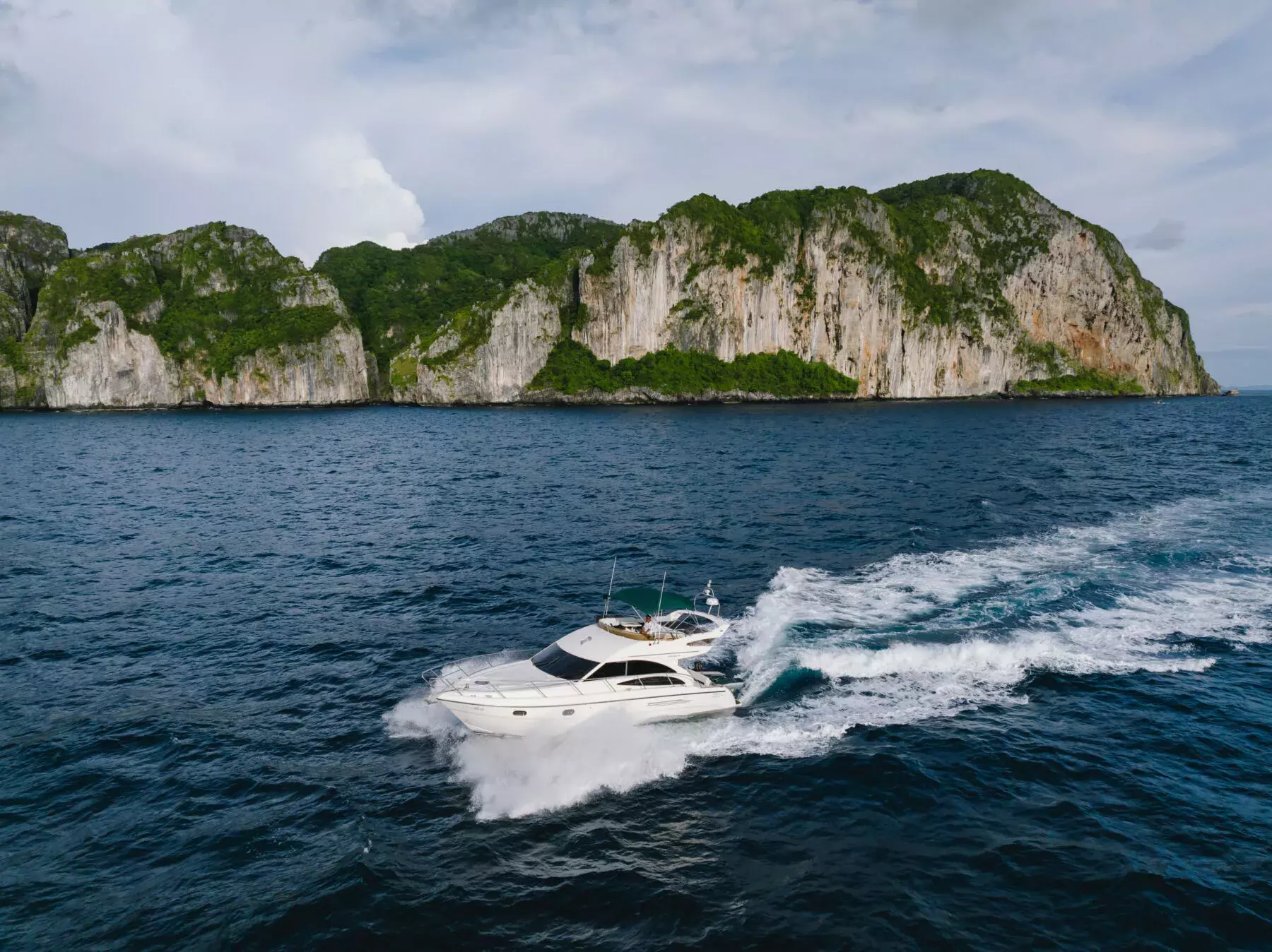 Jelly Bear by Princess - Special Offer for a private Motor Yacht Charter in Krabi with a crew