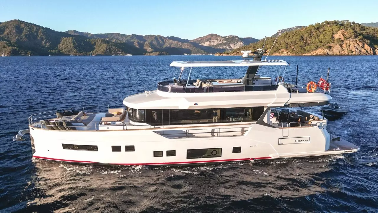 La Luna by Sirena Yachts - Special Offer for a private Motor Yacht Charter in Istanbul with a crew
