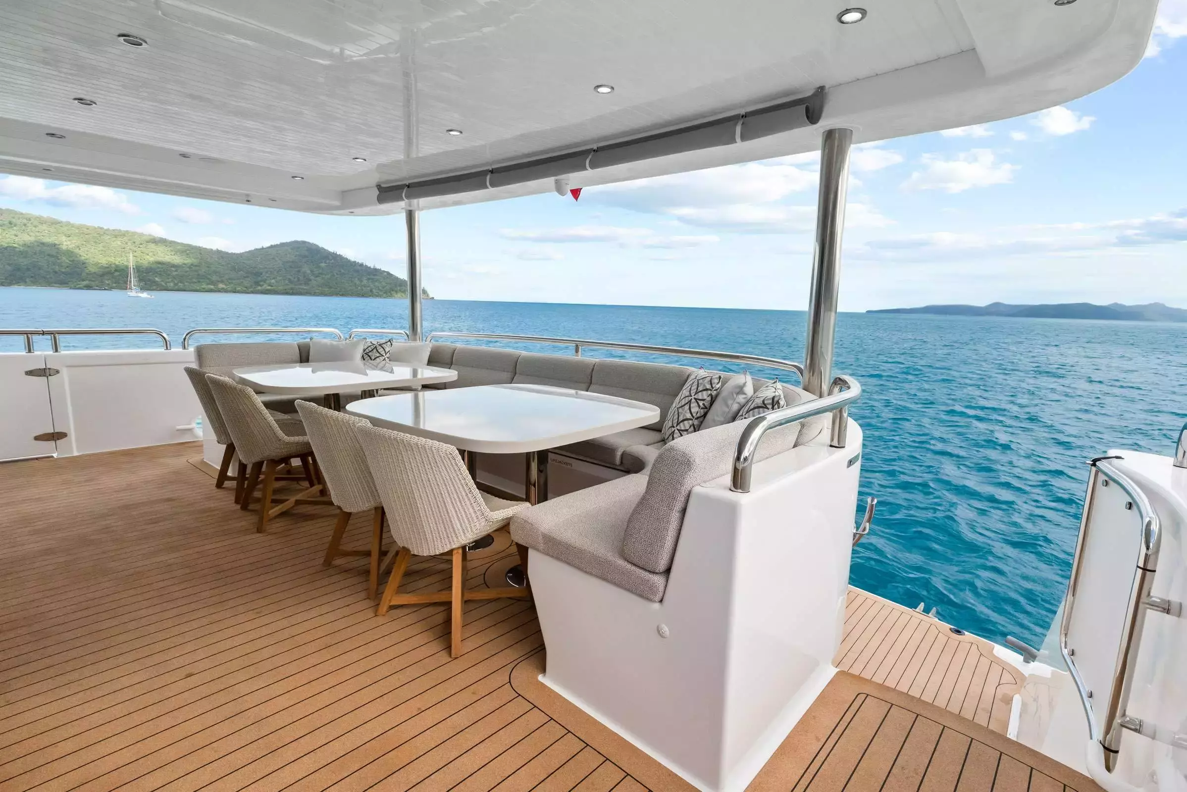 Boat Rental and Yacht Charter at the best yachting destinations around the world