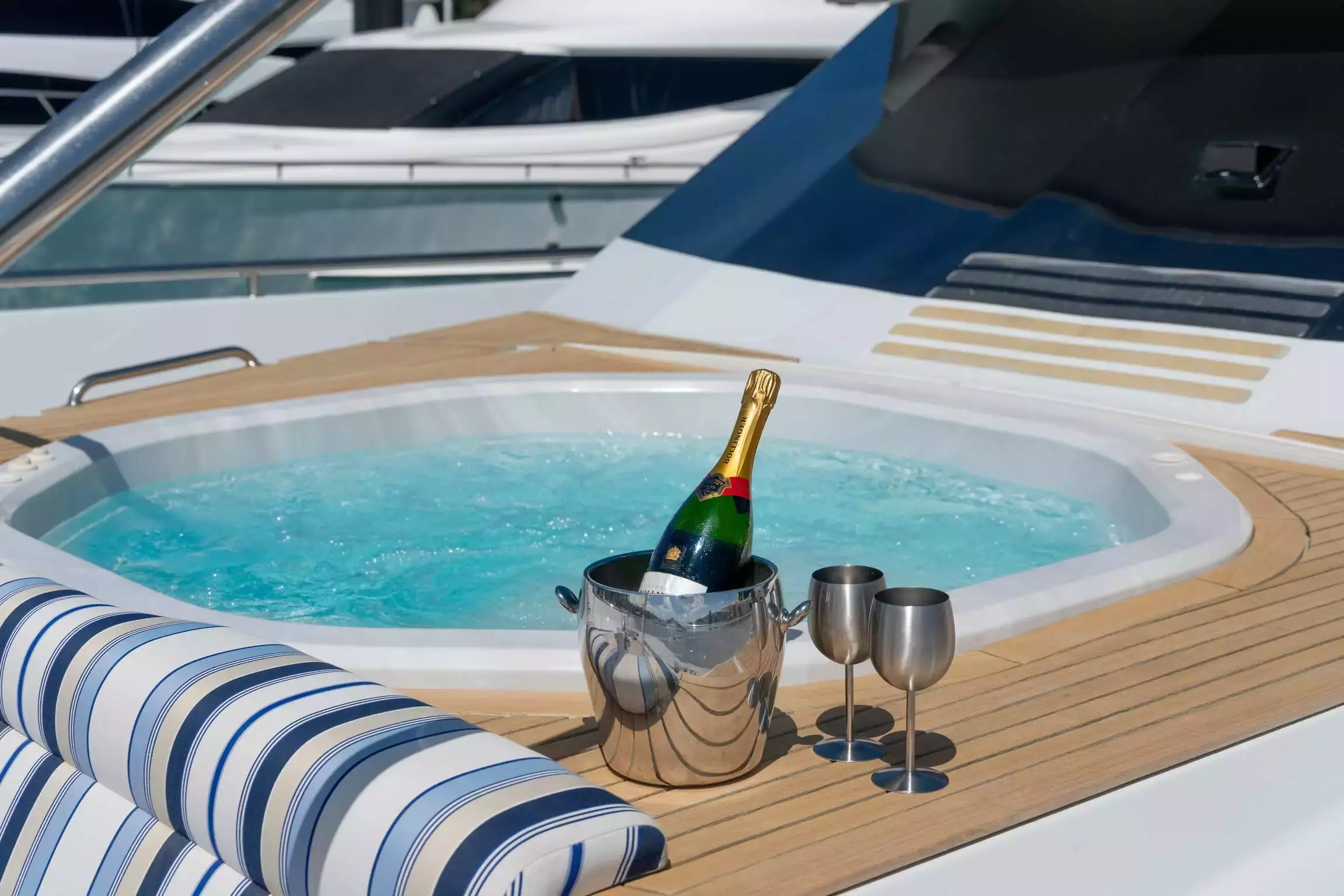 Boat Rental and Yacht Charter at the best yachting destinations around the world