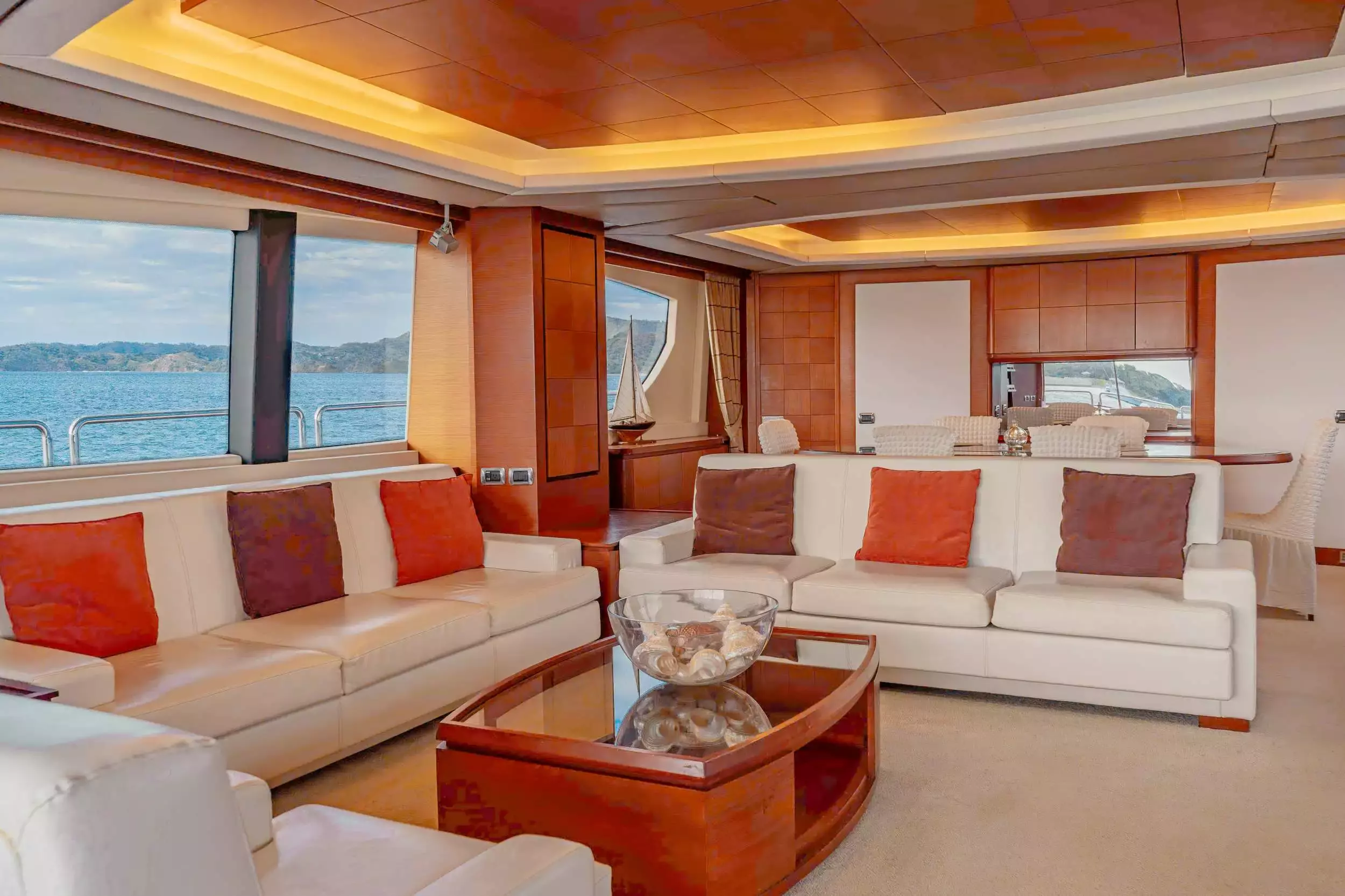 Boat Rental and Yacht Charter at the best yachting destinations around the world