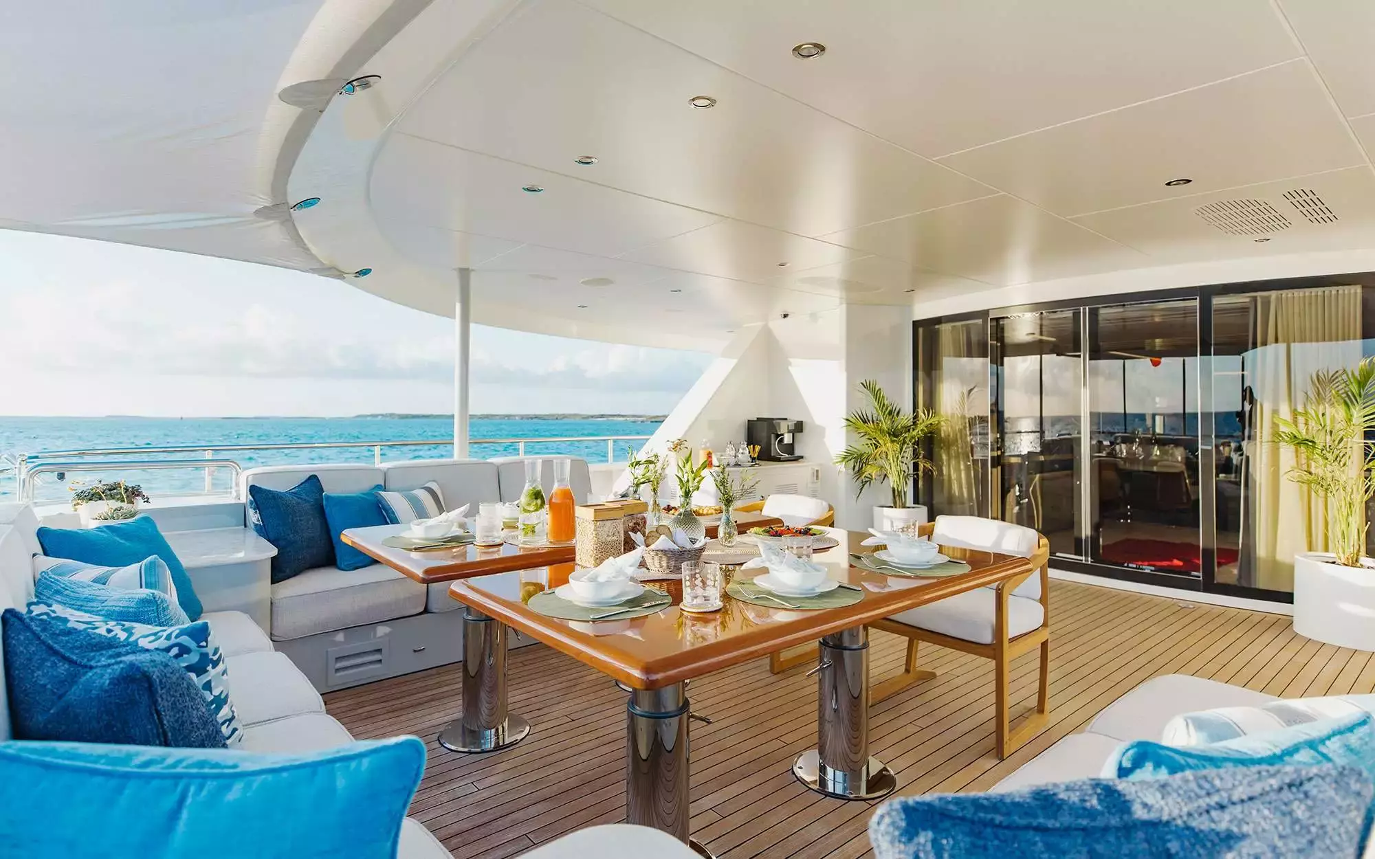 Boat Rental and Yacht Charter at the best yachting destinations around the world