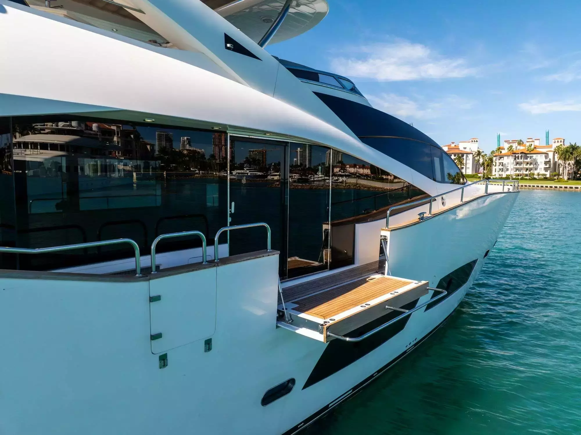 Rmm Job by Sunseeker - Special Offer for a private Motor Yacht Charter in Miami with a crew