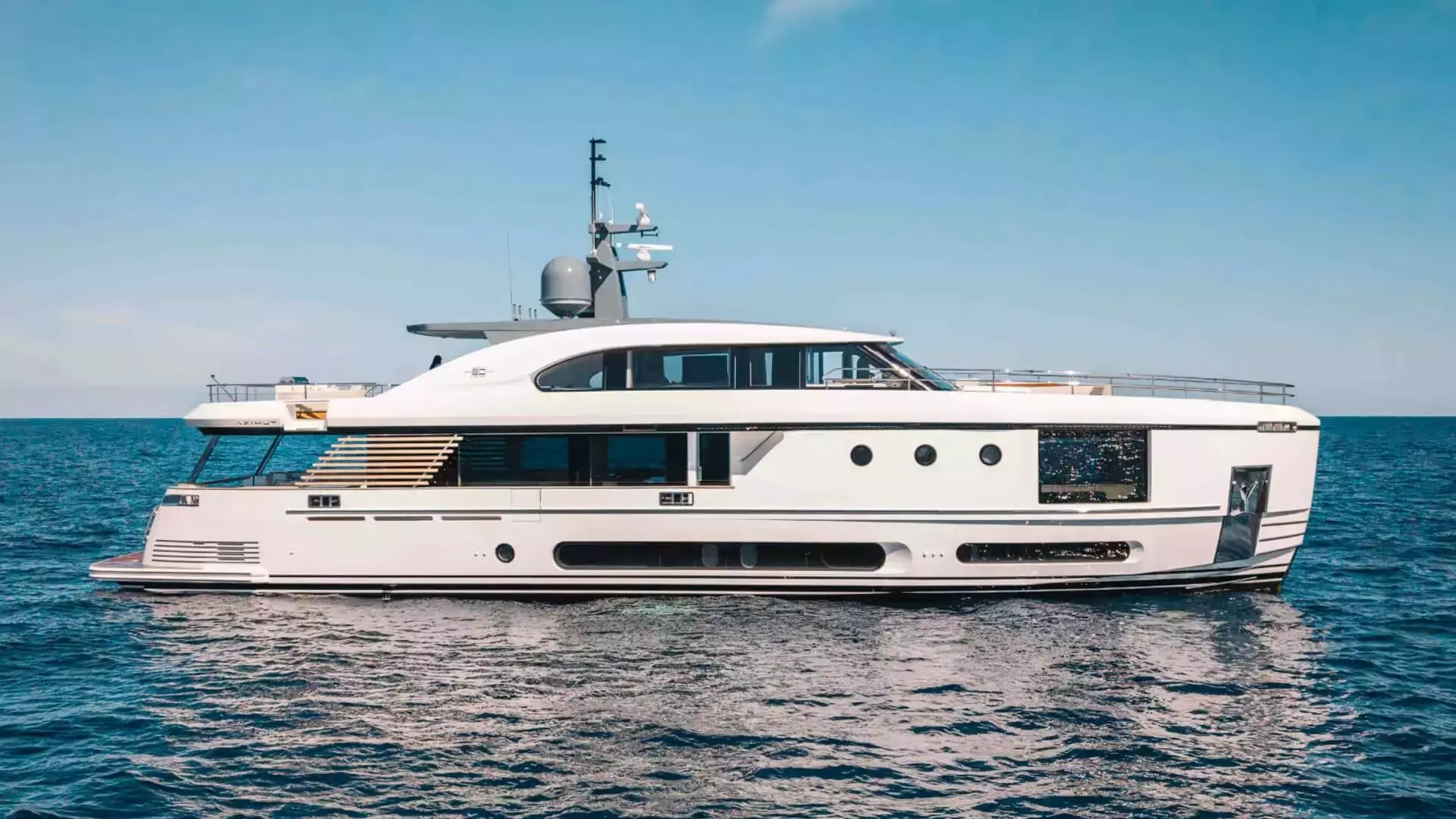 Proposition by Azimut - Special Offer for a private Superyacht Charter in Fort Lauderdale with a crew