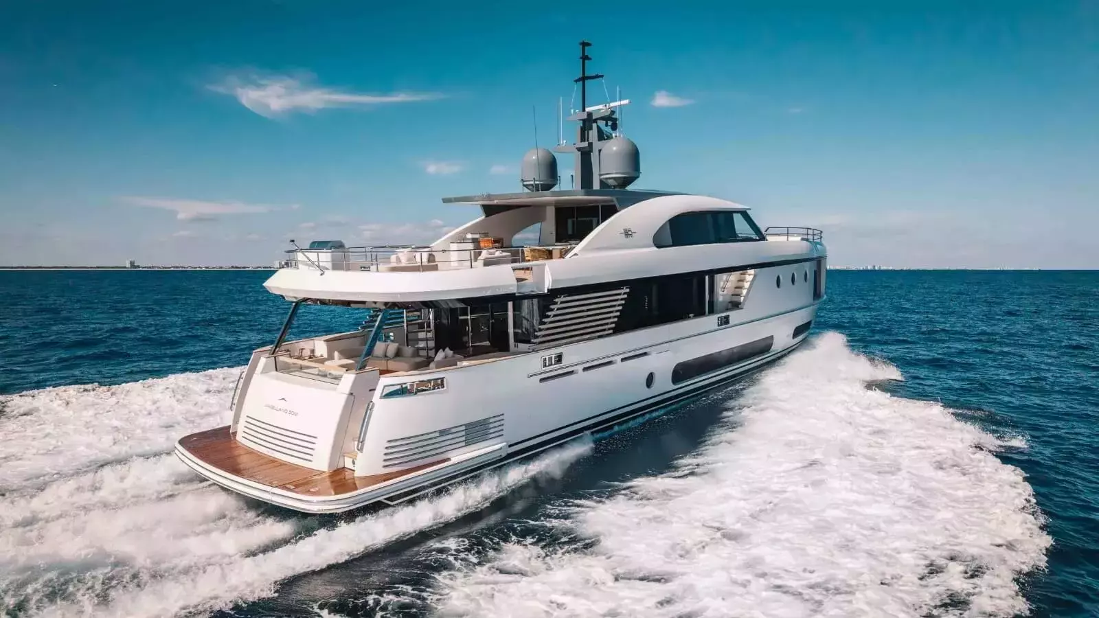 Proposition by Azimut - Special Offer for a private Superyacht Charter in Fort Lauderdale with a crew