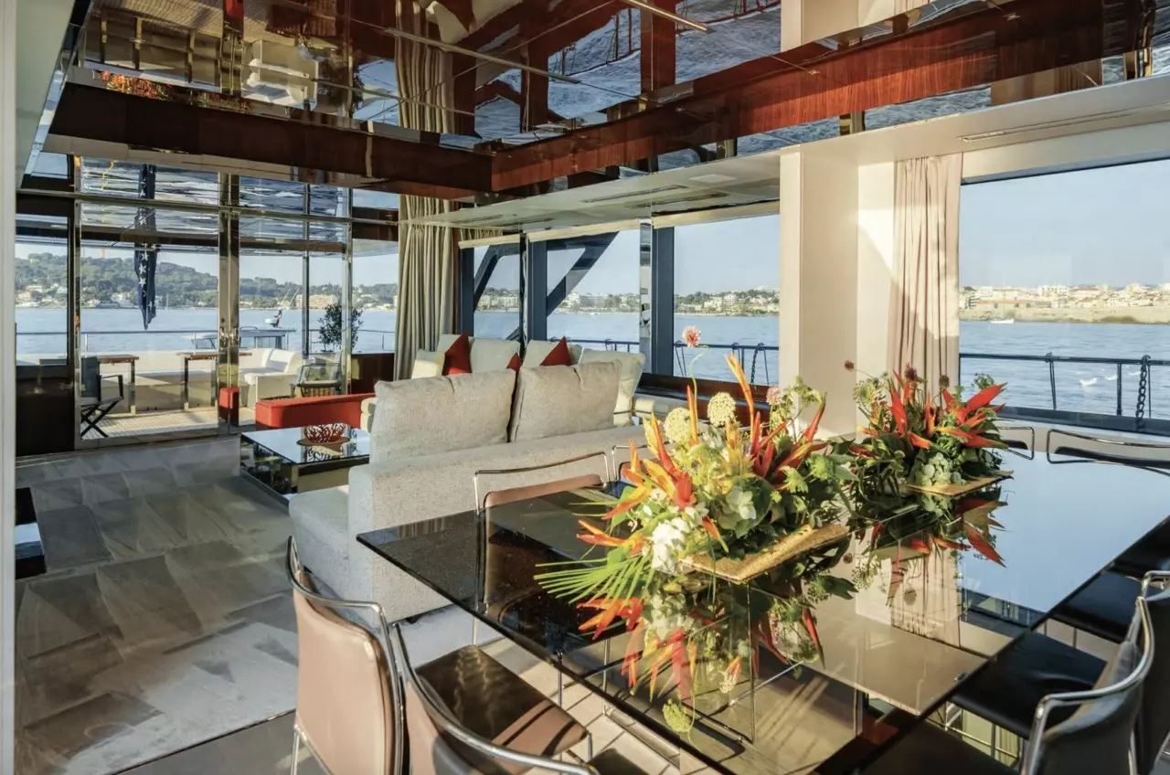 Bella Donna by Riva - Special Offer for a private Superyacht Charter in Capri with a crew