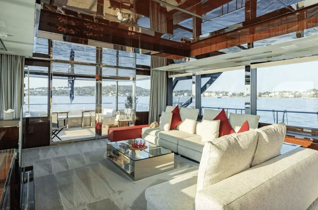 Bella Donna by Riva - Special Offer for a private Superyacht Charter in Capri with a crew