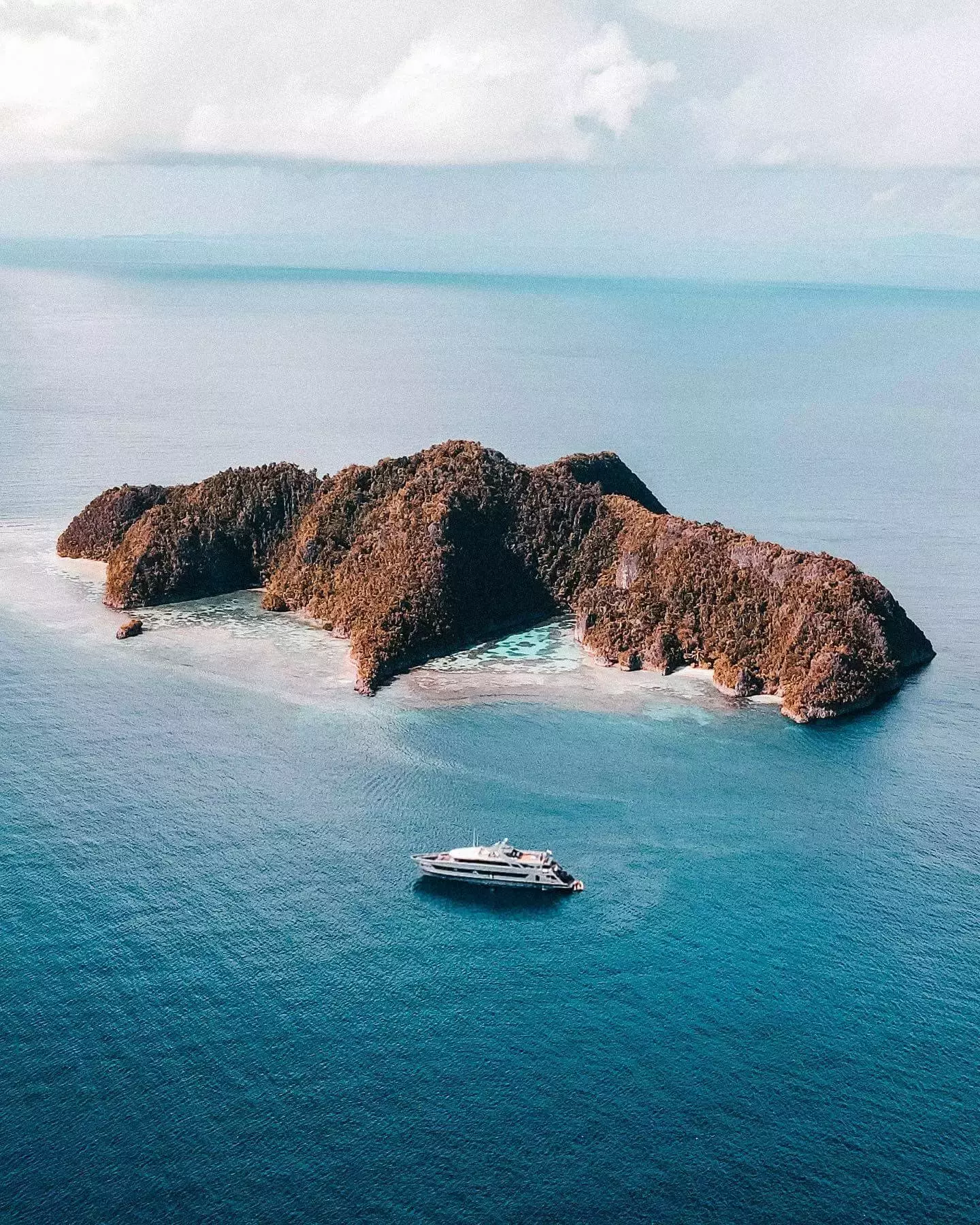 Velocean by Custom Made - Special Offer for a private Motor Yacht Charter in Lombok with a crew