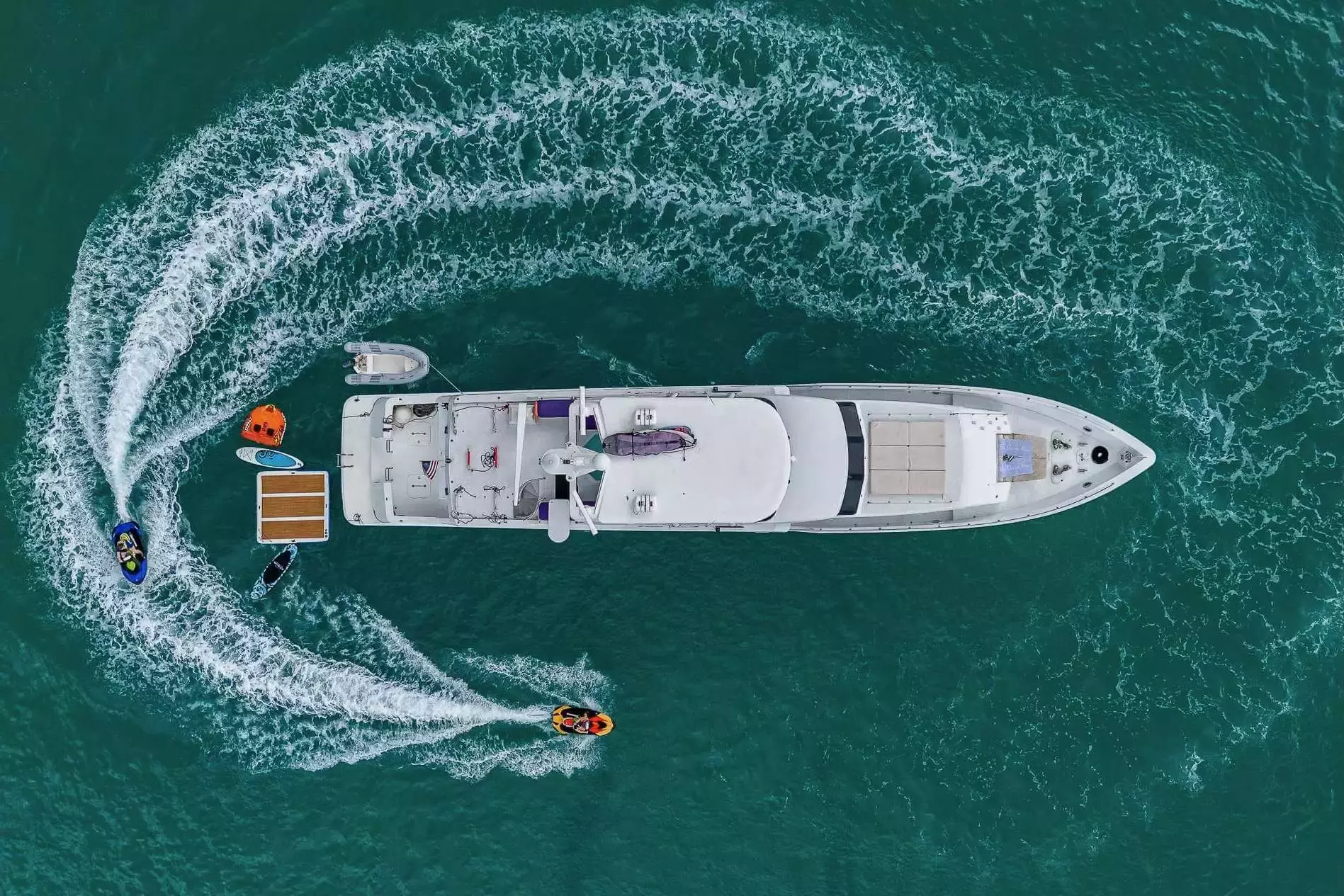 Boat Rental and Yacht Charter at the best yachting destinations around the world