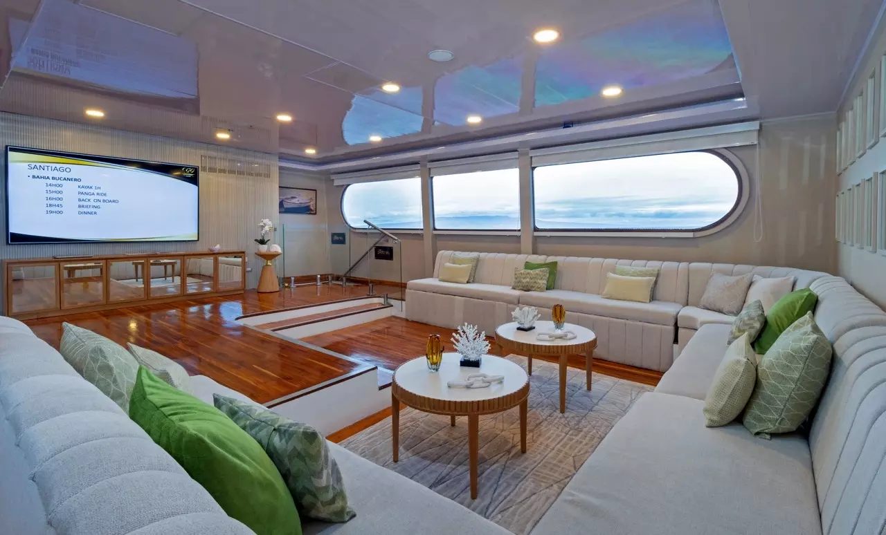 Boatcrowd