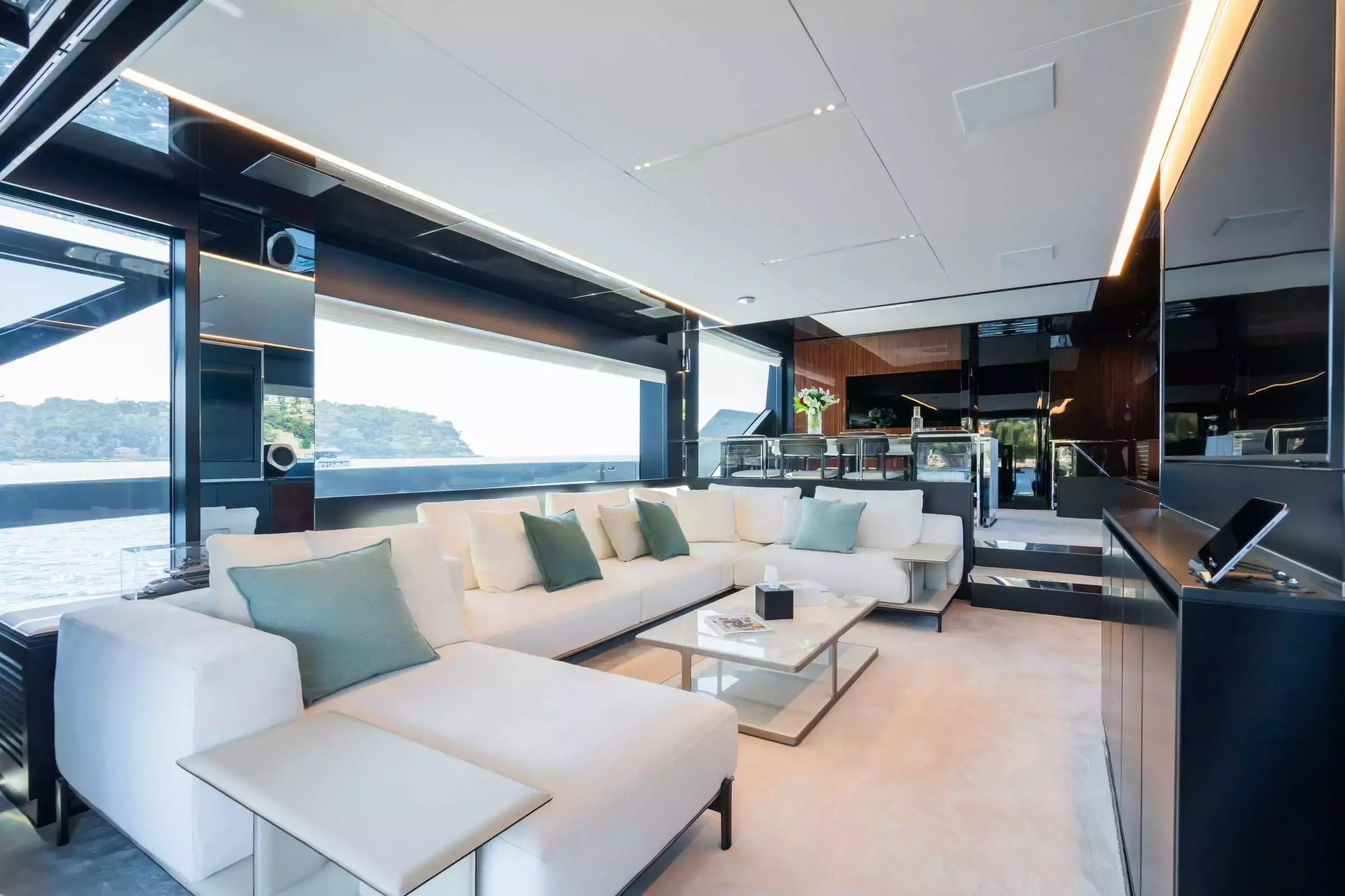 L'as Bleu by Riva – Private Motor Yacht Charter in France