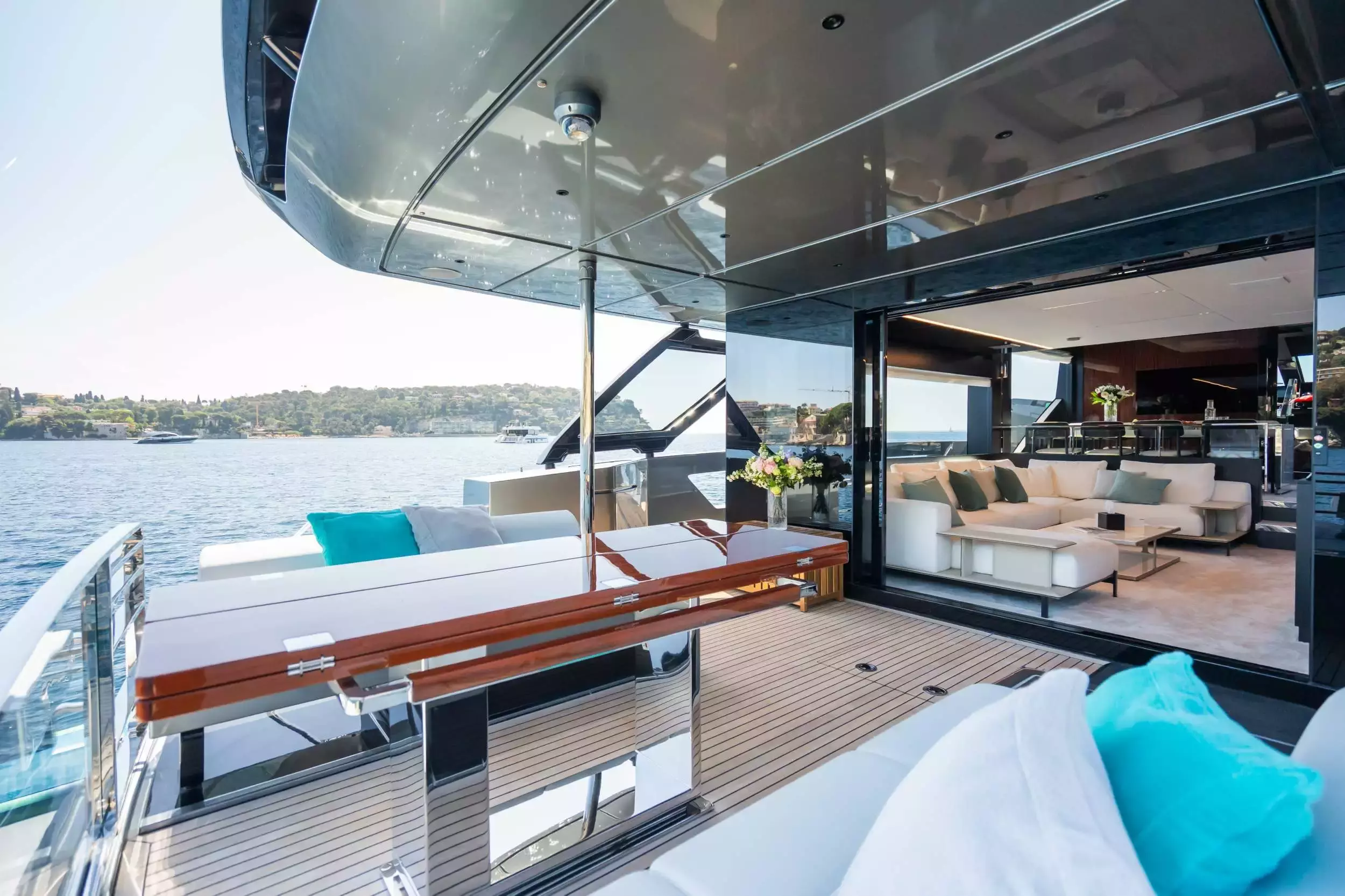 L'as Bleu by Riva – Private Motor Yacht Charter in France