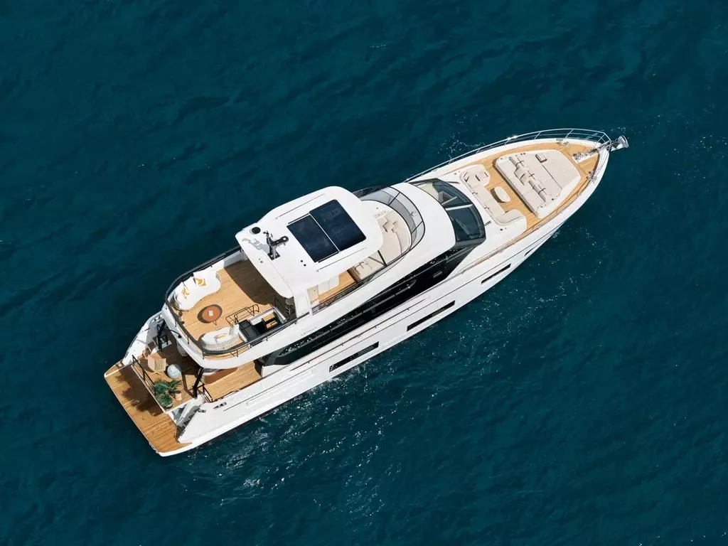 Explora by Azimut - Private Motor Yacht Charter in Italy – Special Offer at Boatcrowd