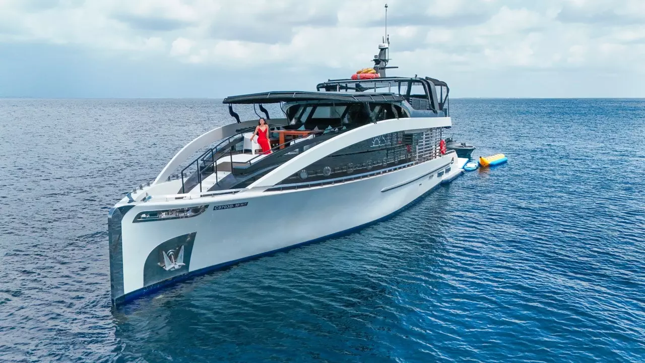 Solara by Custom Safari – Special Offer on Private Motor Yacht Charter