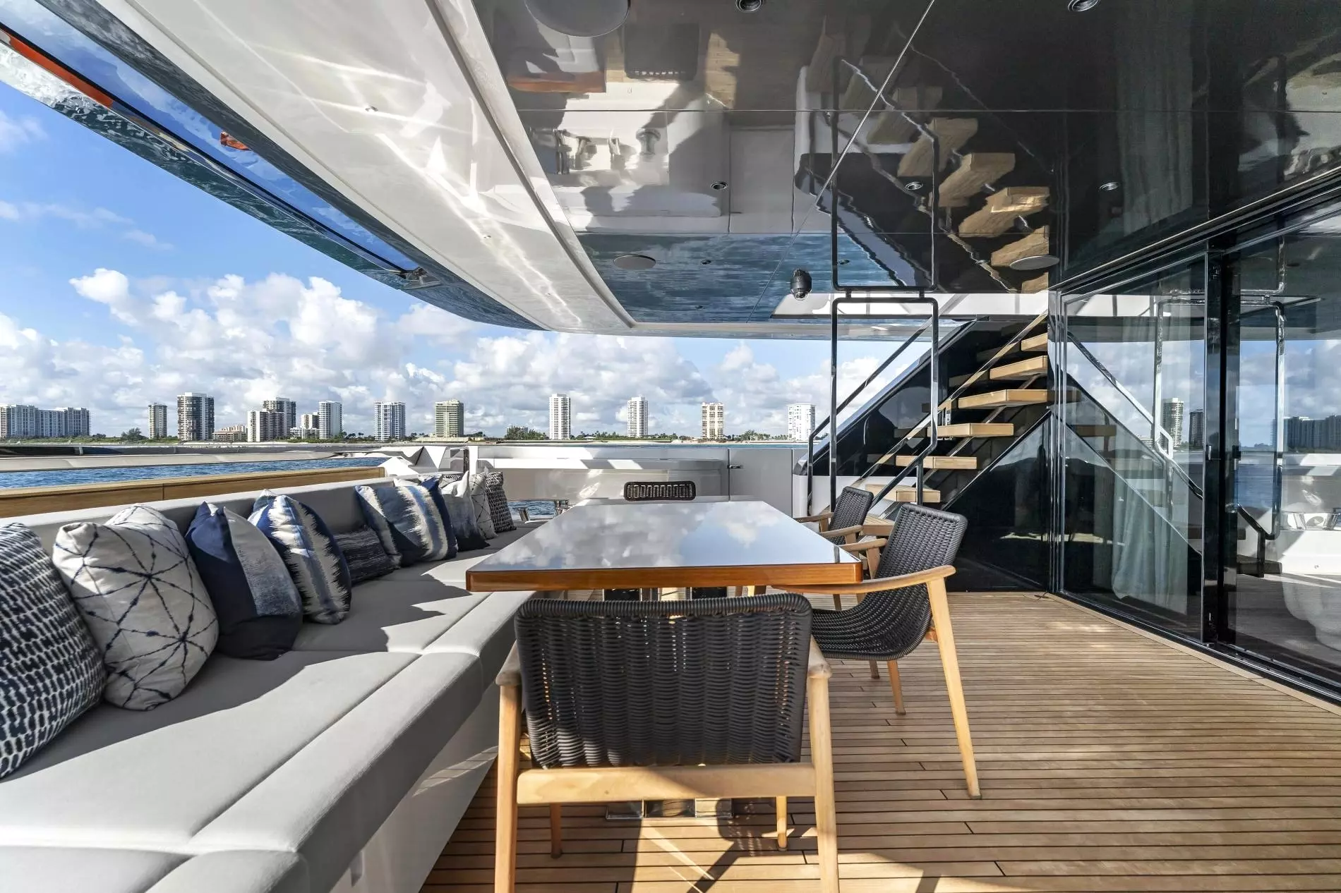 Evexias I by Custom Line – Private Superyacht Charter in Nassau