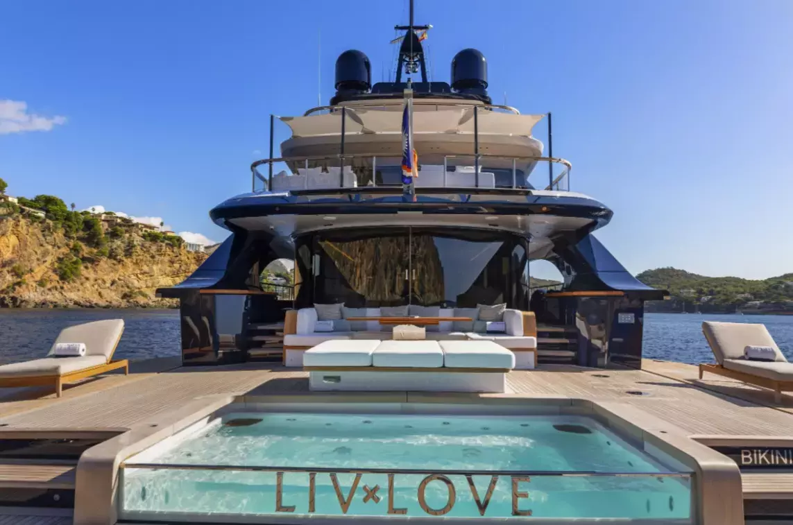 Liv Love image 2