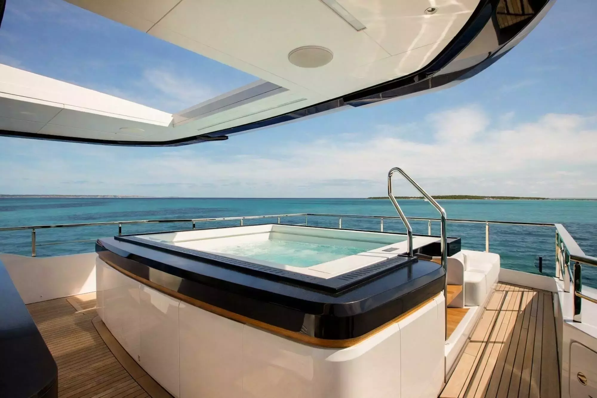 Perla Bianca by Baglietto – Private Superyacht Charter in Turks and Caicos
