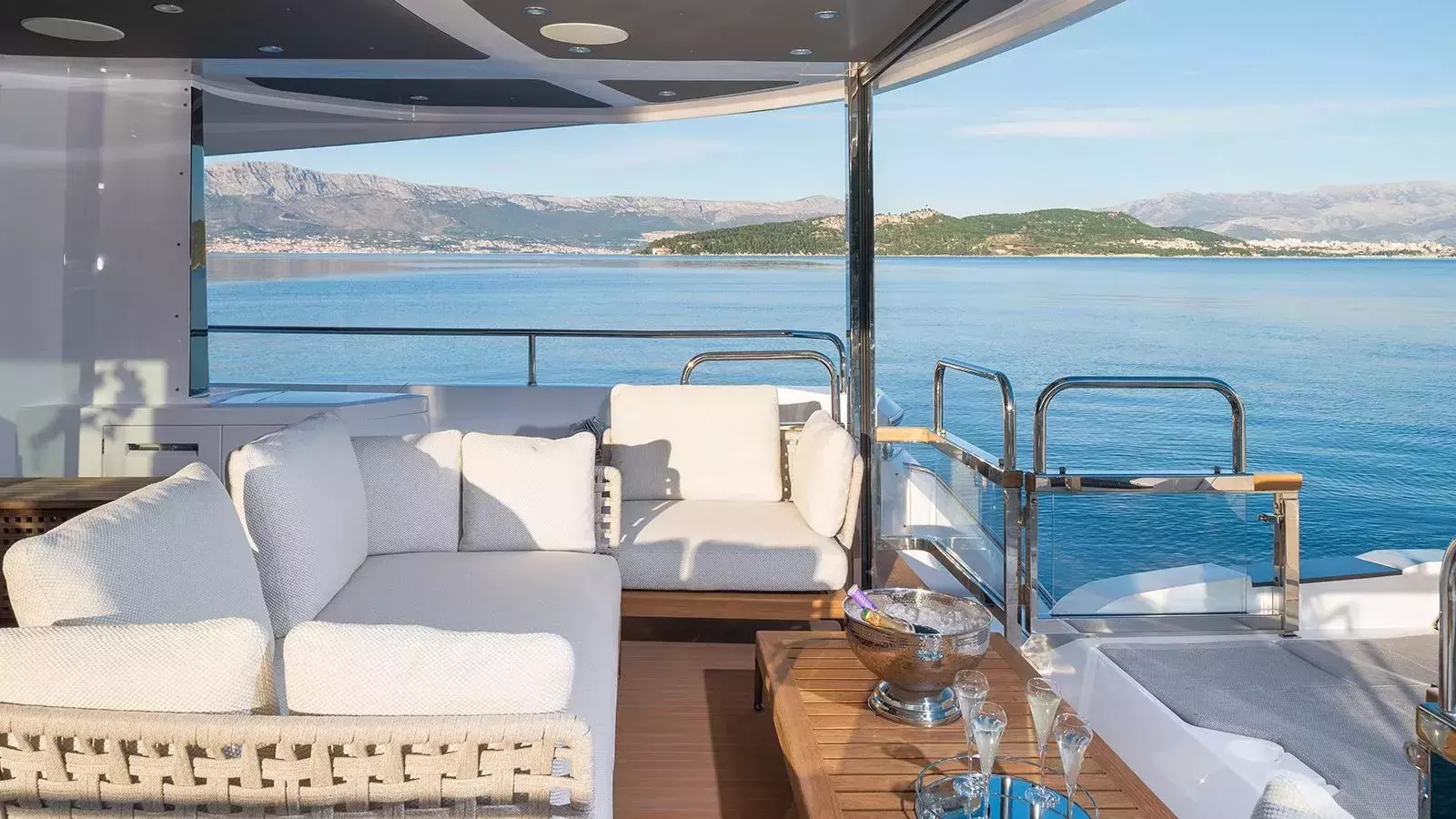 Mowana by Sunseeker – Private Motor Yacht Charter in Tribunj