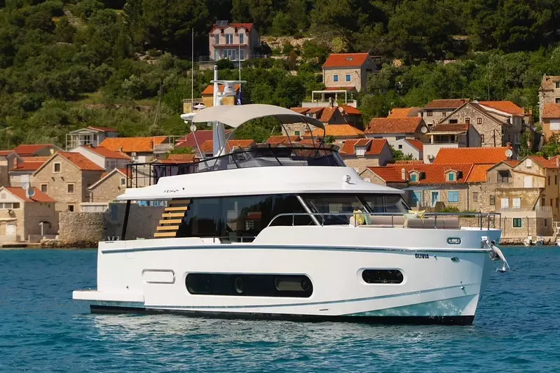 Olivia Magellano by Azimut – Private Motor Yacht Charter in Tribunj