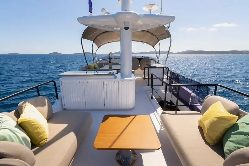 Olivia Magellano by Azimut – Private Motor Yacht Charter in Tribunj