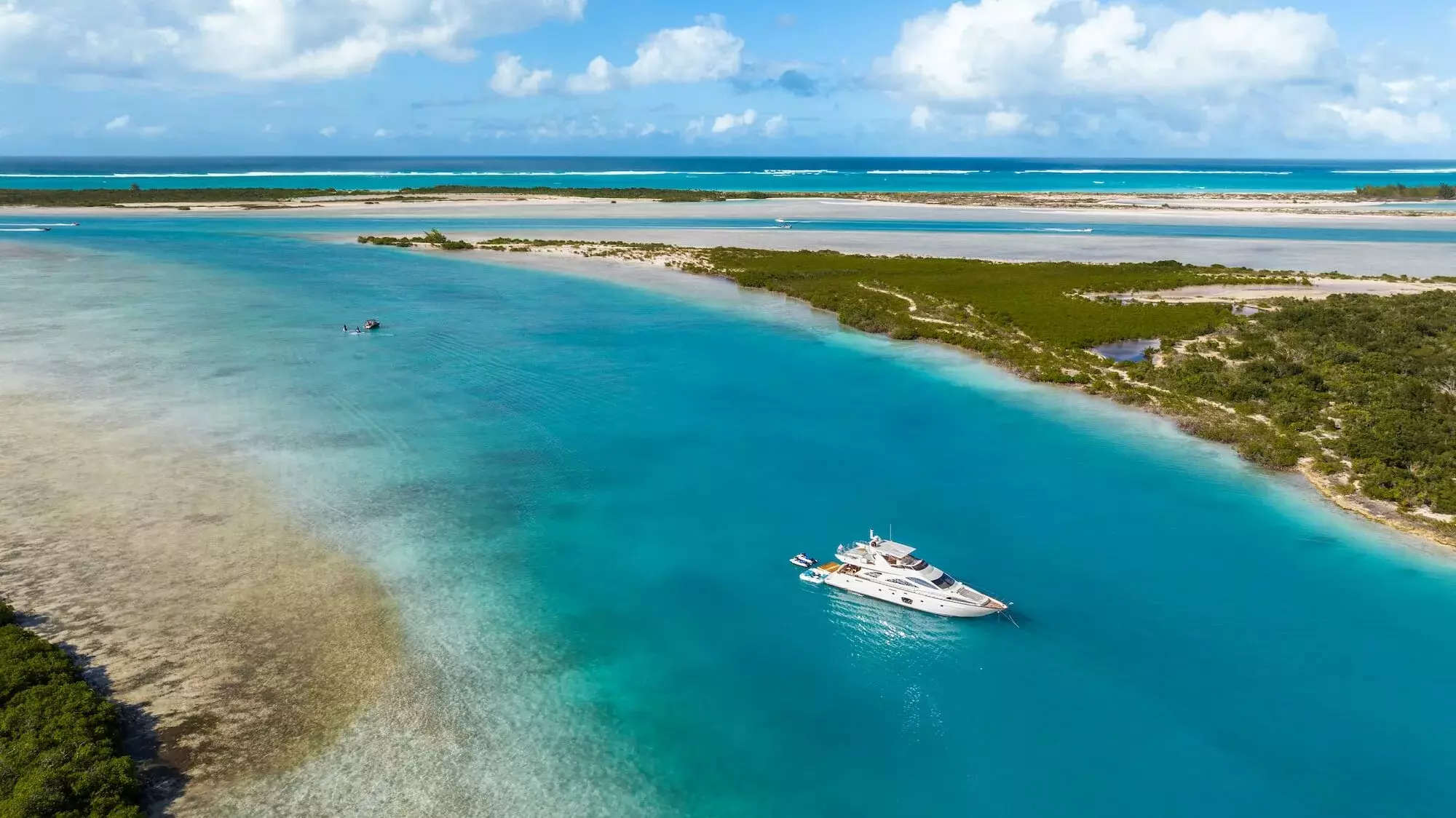 Azimut by Azimut – Private Motor Yacht Charter in Turks and Caicos