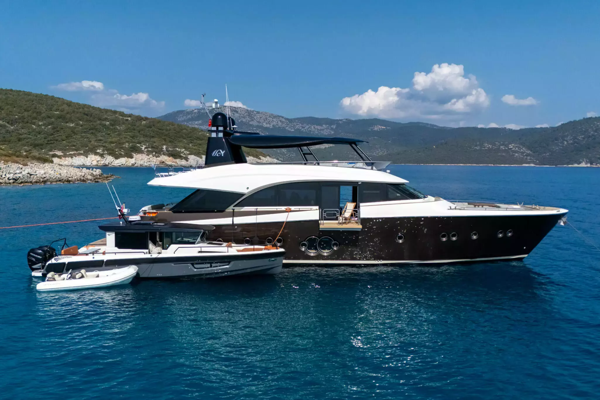 Bella Luna by Monte Carlo – Private Motor Yacht Charter in Mykonos