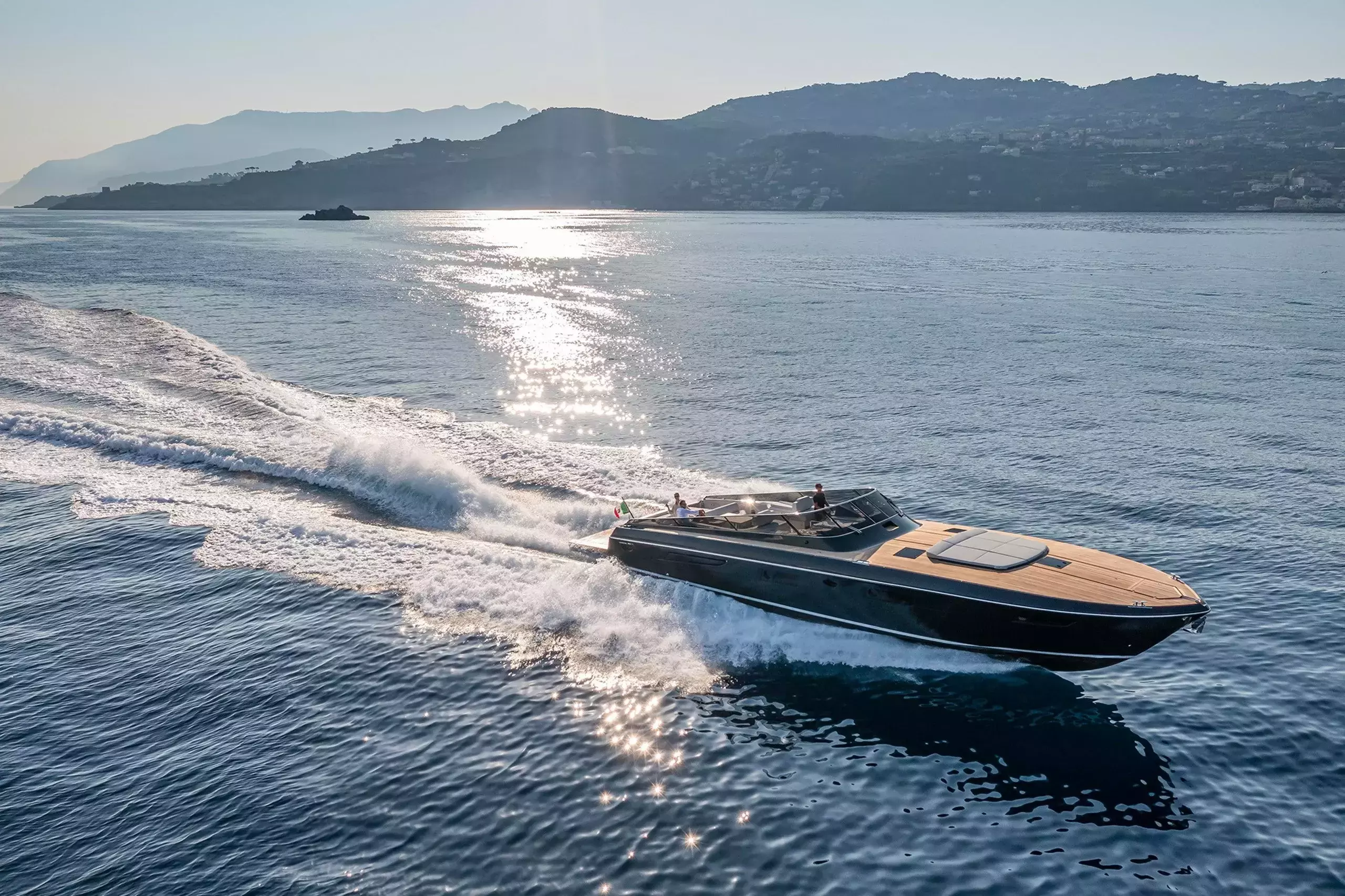 Spectre I by Itama – Private Power Boat Charter in Cannes