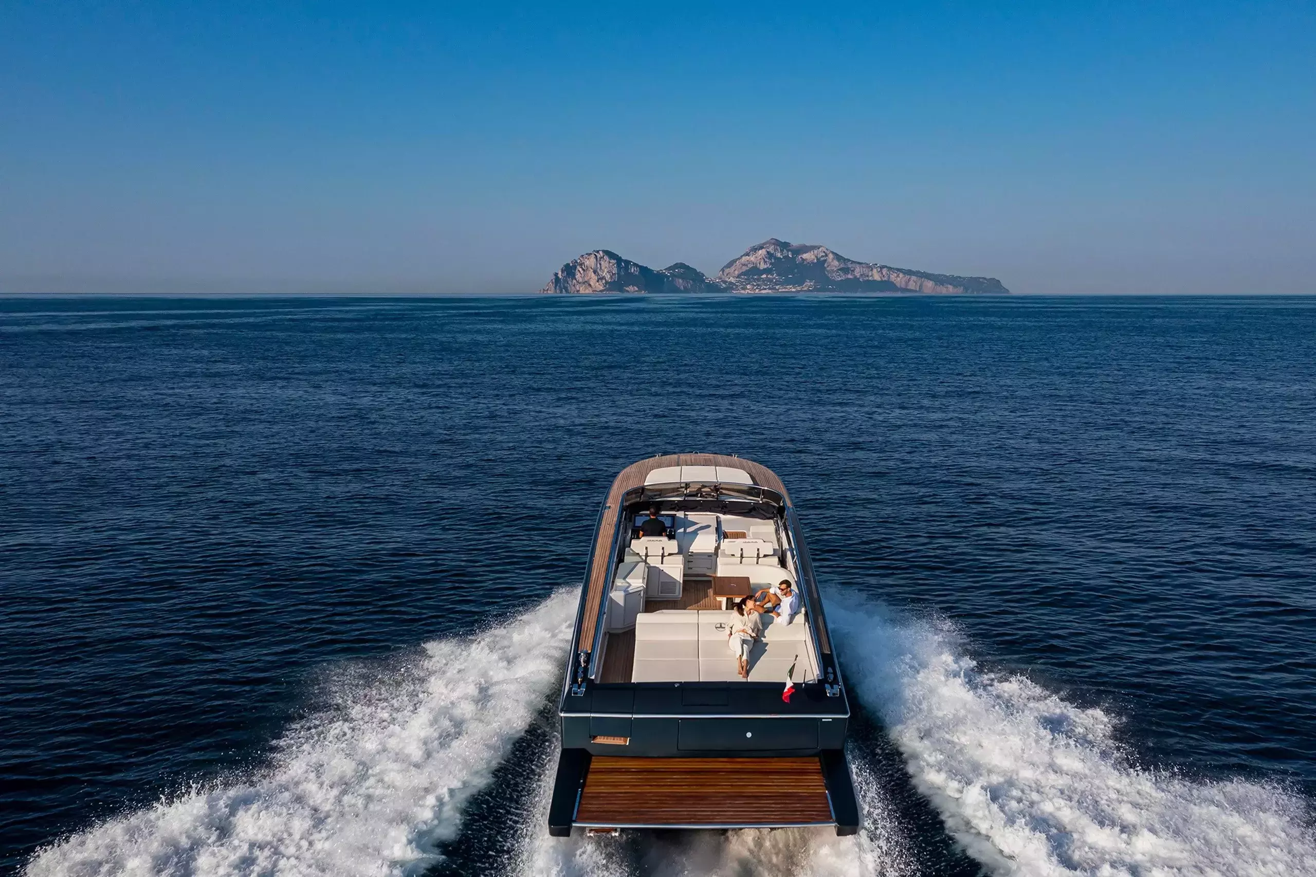 Spectre I by Itama – Private Power Boat Charter in Cannes