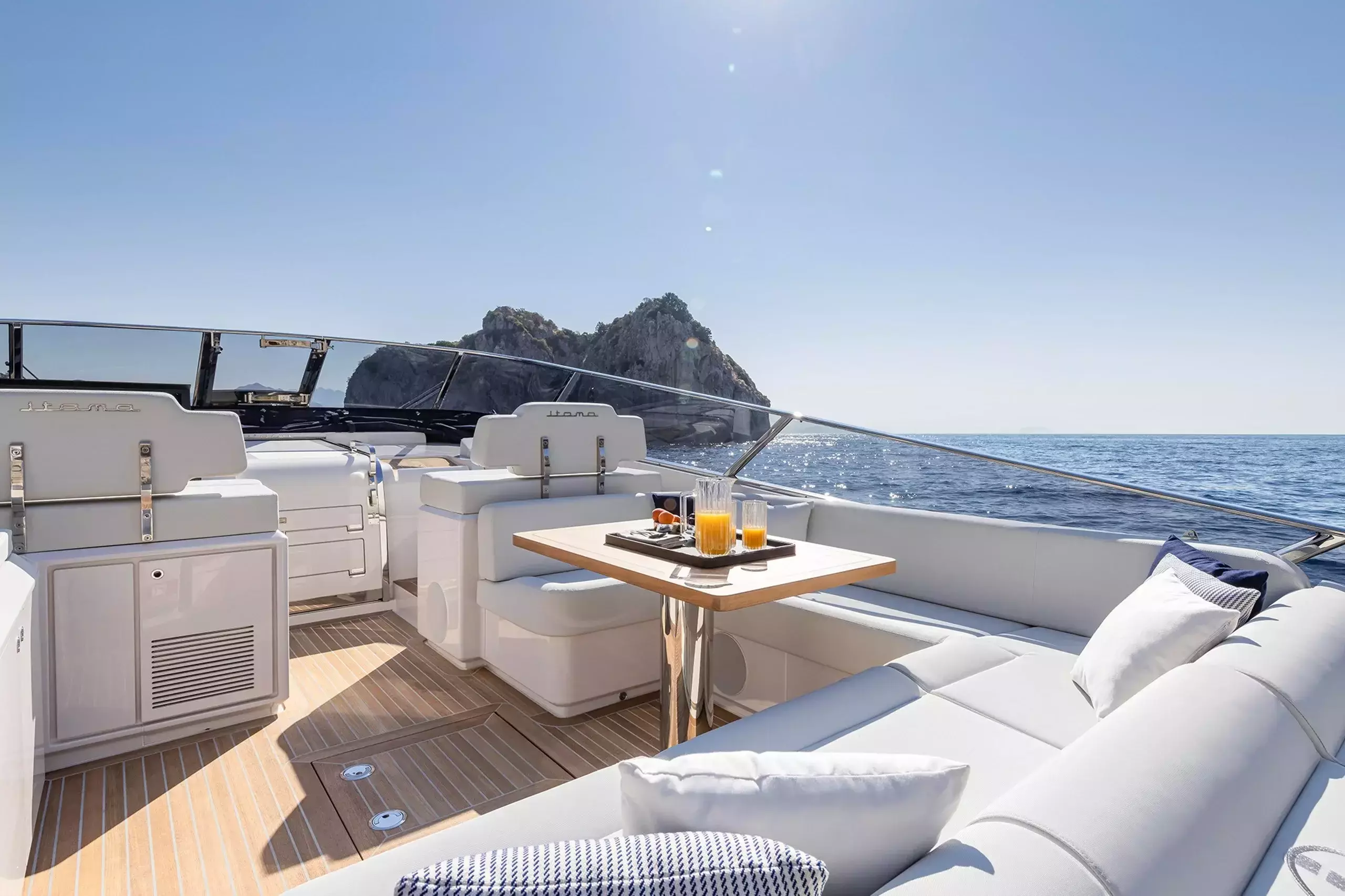 Spectre I by Itama – Private Power Boat Charter in Cannes